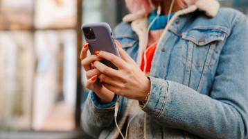 Egyetlen gombnyomás, és többé nem figyelnek meg a mobilodon keresztül Egyetlen gombnyomás, és többé nem figyelnek meg a mobilodon keresztül