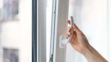 Nem szabad bukóra nyitni az ablakot a kánikulában, inkább így szelőztess helyette Nem szabad bukóra nyitni az ablakot a kánikulában, inkább így szelőztess helyette