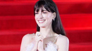 Anne Hathaway mindenkit letarolt a vörös szőnyegen: ebben a ruhában egyszerűen lélegzetelállító volt