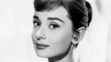 Így festett Audrey Hepburn menyasszonyként: 3 lenyűgöző ruhája volt a legendás stílusikonnak