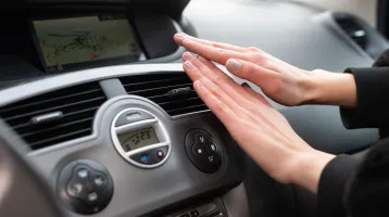 A profik ezt a fűtésbeállítást használják az autóban – Néha a klímát is érdemes bekapcsolni