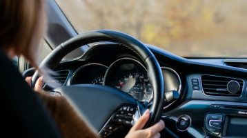 Ha ezt látod az autód műszerfalán, ne halogasd a szervizt: százezrekbe is kerülhet, ha figyelmen kívül hagyod a jelzést