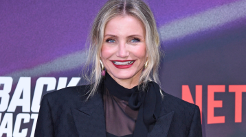 Cameron Diaz visszahozta a legmenőbb tavaszi csizmatrendet: szoknyával és nadrággal is csinos Cameron Diaz visszahozta a legmenőbb tavaszi csizmatrendet: szoknyával és nadrággal is csinos