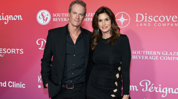 Cindy Crawford és a férje először mutatkoztak nyilvánosan a fiuk tragédiája után Cindy Crawford és a férje először mutatkoztak nyilvánosan a fiuk tragédiája után