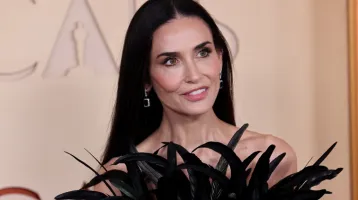 Zokognak a rajongók Demi Moore fotójától: így öleli 2 éves unokáját a nagybeteg Bruce Willis Zokognak a rajongók Demi Moore fotójától: így öleli 2 éves unokáját a nagybeteg Bruce Willis