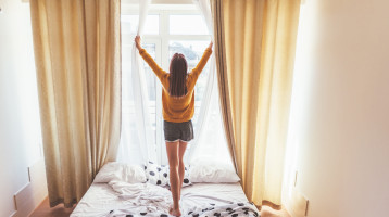 Egyáltalán nem gyűrődik össze a függöny mosáskor, ha megteszed ezt a fontos lépést