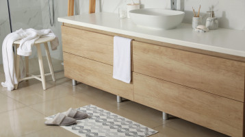 Hagyd a penészedő fürdőszoba szőnyeget – ez a trend váltja