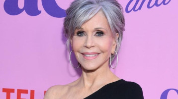 Mindenki ezt a hajszínt akarja most – 6 ősz frizura, ami 10 évvel fiatalabbnak mutathat