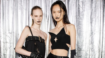 Gótikus romantika újratöltve: így viseld a sötét eleganciát 2026-ban Gótikus romantika újratöltve: így viseld a sötét eleganciát 2026-ban