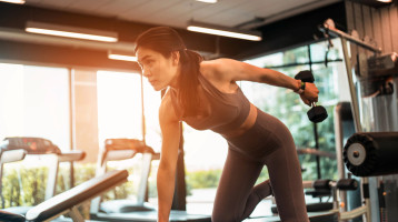 Nem mindegy, hogy súlyzózol vagy erősítesz – mutatjuk a különbségeket