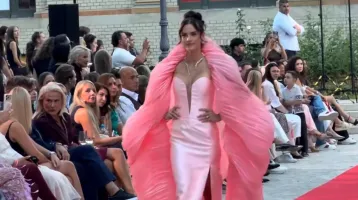 Gelencsér Timi csak úgy ragyogott a kifutón: Demeter Richárd bemutatóján hatalmas tapsot kapott - videó