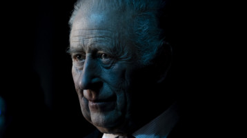 Nagyobb a baj a brit királyi családban, mint hittük: még a rákbeteg III. Károly is távozhat a trónról 