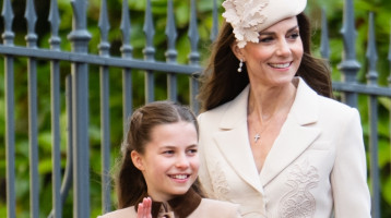 Katalinék húsvéti családi fotójánál nincs édesebb: Sarolta jobban már nem is hasonlíthatna az anyjára