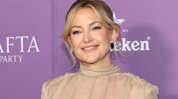 Kate Hudson új szintre emelte a maffiafeleség-stílust: mindenkit megbabonázott csodás szőrmekabátjában