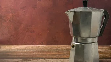 Szinte mindenki rosszul mossa el a kotyogós kávéfőzőt, ez pedig ront a kávé minőségén