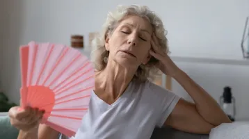 Már 40 éves kor előtt jelentkezhetnek: ezt az 5 furcsa tünetet a perimenopauza is okozhatja