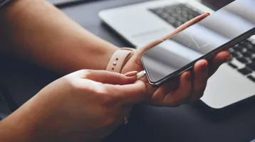 Tudtad? Ez történik a telefonoddal, ha folyton 100 százalékra töltöd Tudtad? Ez történik a telefonoddal, ha folyton 100 százalékra töltöd