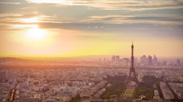 Trónfosztás történt: már nem Párizs a világ legromantikusabb városa - ez az európai település utasította maga mögé