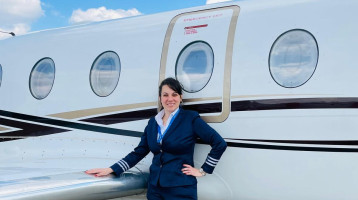 „Ugye van másik pilóta is a fedélzeten?” - interjú egy női kapitánnyal karrierről, diszkriminációról és anyaságról „Ugye van másik pilóta is a fedélzeten?” - interjú egy női kapitánnyal karrierről, diszkriminációról és anyaságról