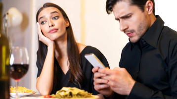 Ismerkedsz? Ezek a randiszokások a legnagyobb red flagek 2026-ban