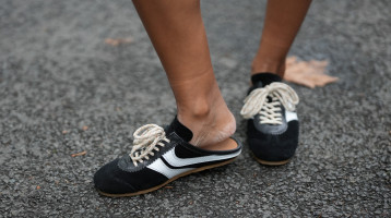Új kedvenc cipőnk lehet őszre: a "sneaker mule" egyszerre menő és elképesztően kényelmes Új kedvenc cipőnk lehet őszre: a "sneaker mule" egyszerre menő és elképesztően kényelmes