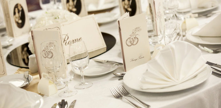 Esküvői asztal