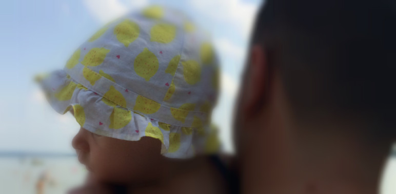 Lölő a Balatonnál lógatta a lábát Lölő a Balatonnál lógatta a lábát