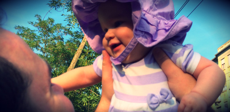 Akkor sincs gond, ha anya egy napra kidől Akkor sincs gond, ha anya egy napra kidől