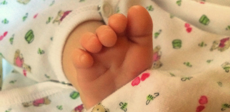 Se kézen, se lábon nincs piros szalag Se kézen, se lábon nincs piros szalag