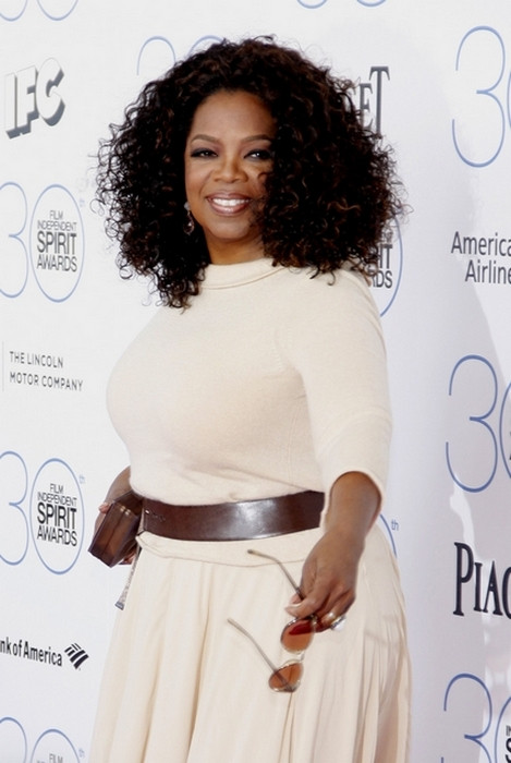 Végül, a példaképek példaképe. Oprah Winfreyt különleges személyisége olyan vonzóvá teszi, hogy bőven letagadhat 64 évéből.