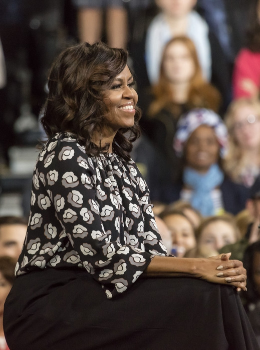 Az egykori First Lady elegáns megjelenésével, megközelíthető, barátságos személyiségével és kivételes karizmájával hamar meghódította a világot. Barack Obama neje, Michelle idén lett 54 éves, de ki mondaná meg róla? Az egykori First Lady elegáns megjelenésével, megközelíthető, barátságos személyiségével és kivételes karizmájával hamar meghódította a világot. Barack Obama neje, Michelle idén lett 54 éves, de ki mondaná meg róla?