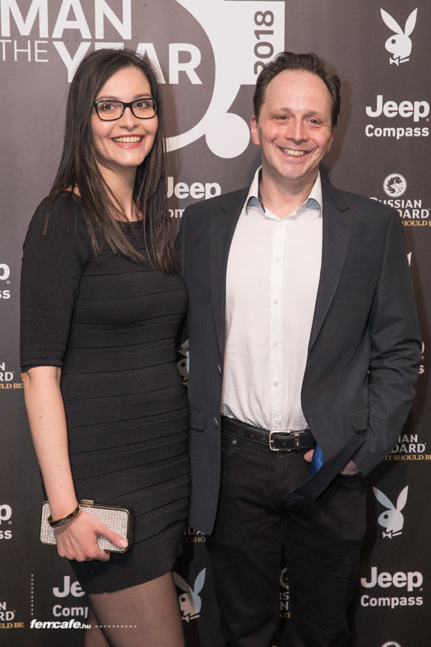Janklovics Péter ugyan díjat most nem kapott, partnerével mégis minden fotón mosolyogtak!