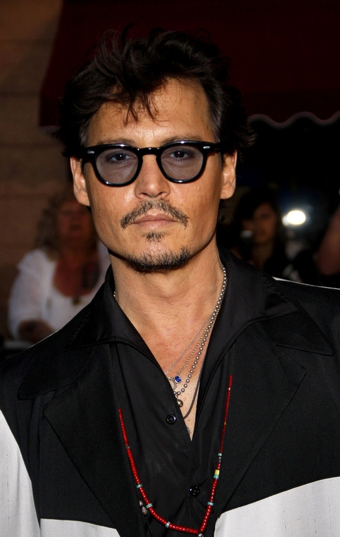 Johnny Depp éppen egy barátját várta az utcán, amikor leszólította egy menedzser. Elküldte a Rémálom az Elm utcában castingjára a fiatal fiút, aki meg is kapta a szerepet. Johnny Depp éppen egy barátját várta az utcán, amikor leszólította egy menedzser. Elküldte a Rémálom az Elm utcában castingjára a fiatal fiút, aki meg is kapta a szerepet.