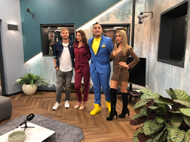 A képen a négy műsorvezető. Nádai Anikó és Puskás Peti az összefoglalót, Baukó Éva és Győzike pedig a BeleValót vezeti majd