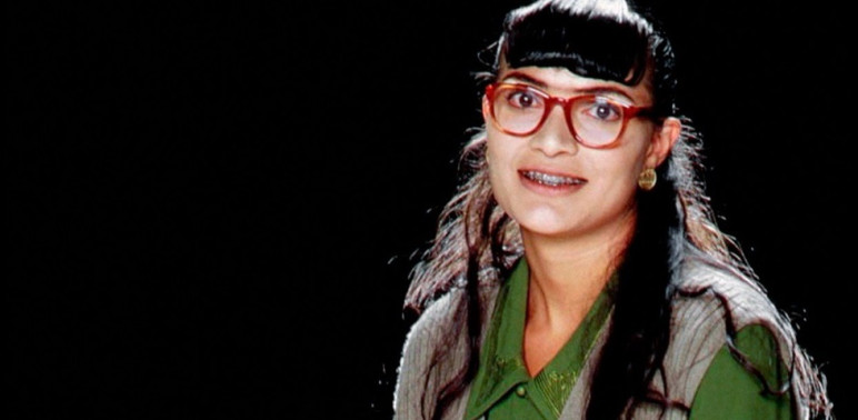 Betty, a csúnya lány hatalmas siker lett. A szerelmet hiába kereste, a tanulásba menekült, majd mégis eltalálta Ámor nyila. Betty, a csúnya lány hatalmas siker lett. A szerelmet hiába kereste, a tanulásba menekült, majd mégis eltalálta Ámor nyila.