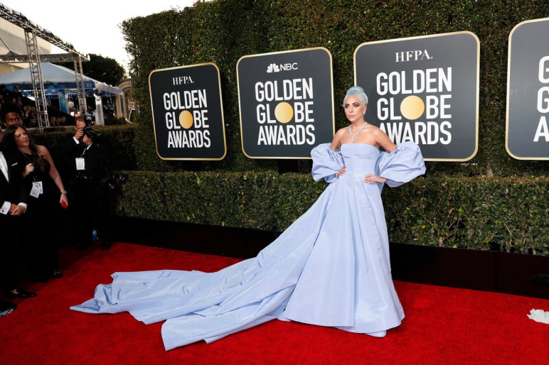 Lady Gaga volt az est egyik fénypontja, ruhájával beragyogta a vörös szőnyeget. Lady Gaga volt az est egyik fénypontja, ruhájával beragyogta a vörös szőnyeget.