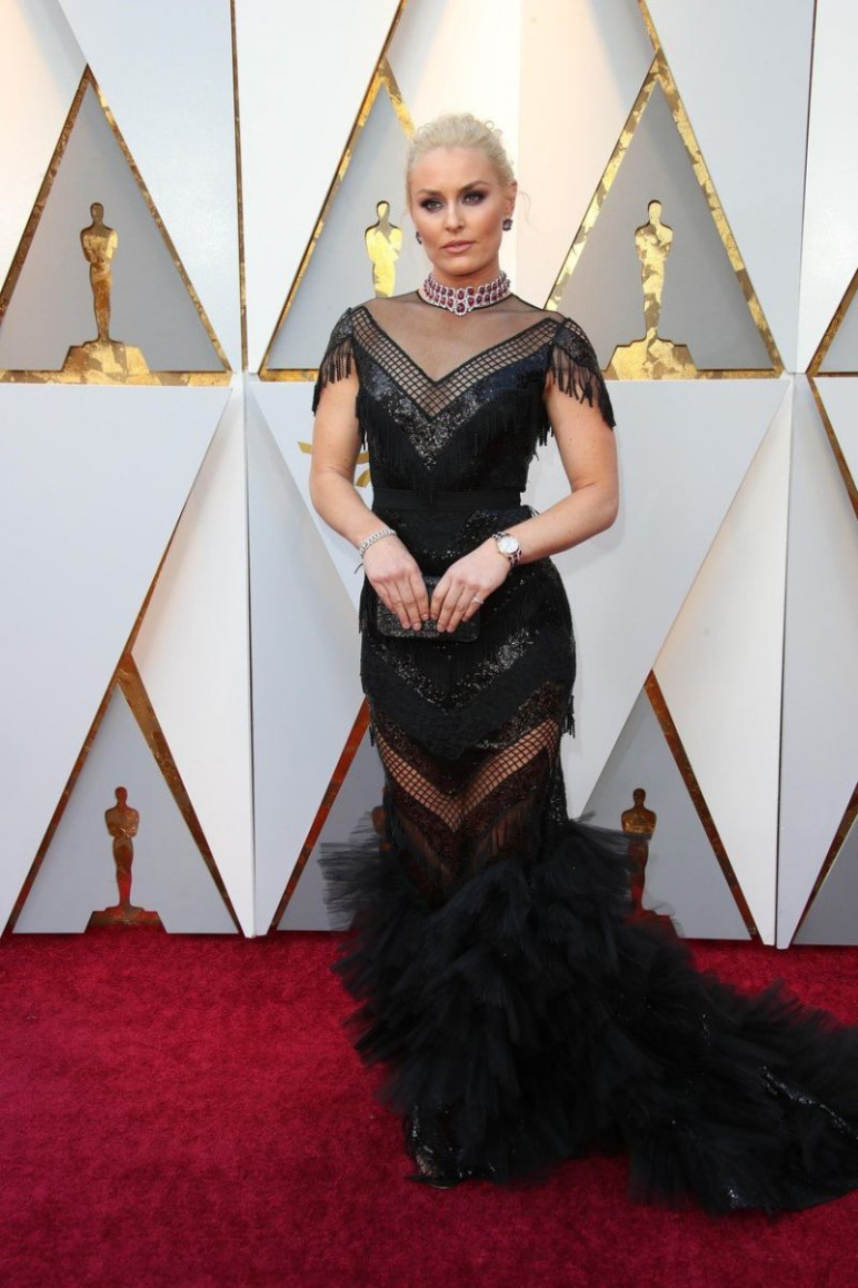 Lindsey Vonn ruháját sem tudjuk igazán értelmezni, ha az olimpiai atléta a visszafogottan elegáns megjelenésre törekedett, az nem nagyon sikerült neki. Lindsey Vonn ruháját sem tudjuk igazán értelmezni, ha az olimpiai atléta a visszafogottan elegáns megjelenésre törekedett, az nem nagyon sikerült neki.