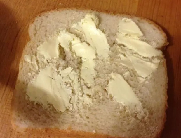Amikor csak így tudod felkenni a vajat