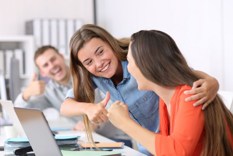 FIGYELEM - Akár munkáról, akár magánéletről van szó, fontos, hogy érdeklődj mások iránt. Dicsérd meg kollégádat, kérdezz a barátaid felől - illetlenség, ha nem figyelsz másokra. FIGYELEM - Akár munkáról, akár magánéletről van szó, fontos, hogy érdeklődj mások iránt. Dicsérd meg kollégádat, kérdezz a barátaid felől - illetlenség, ha nem figyelsz másokra.