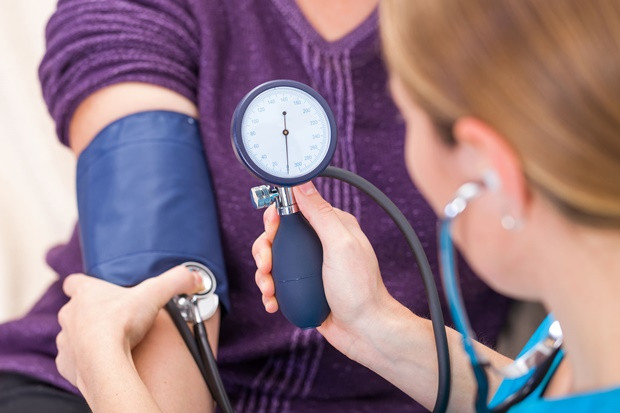 A magas vérnyomás korunk egyik népbetegsége, szinte minden második embernél diagnosztizálják. Gyakran okoz komoly elhízást, ám aki gyakran kortyol rooibos teát, annak nem kell tartania attól, hogy megemelkedik a vérnyomása. A magas vérnyomás korunk egyik népbetegsége, szinte minden második embernél diagnosztizálják. Gyakran okoz komoly elhízást, ám aki gyakran kortyol rooibos teát, annak nem kell tartania attól, hogy megemelkedik a vérnyomása.