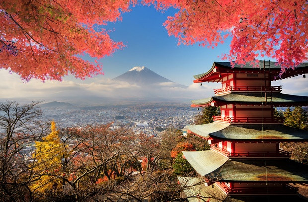 Kiotó, Japán: A várost egykor Heian-kyo néven ismerték, melynek jelentése "a béke és a nyugalom fővárosa", telve spirituális helyszínekkel. Több mint ezer éven át a japán kultúra fellegvára volt, pozícióját pedig a mai napig őrzi. Kiotó, Japán: A várost egykor Heian-kyo néven ismerték, melynek jelentése "a béke és a nyugalom fővárosa", telve spirituális helyszínekkel. Több mint ezer éven át a japán kultúra fellegvára volt, pozícióját pedig a mai napig őrzi.
