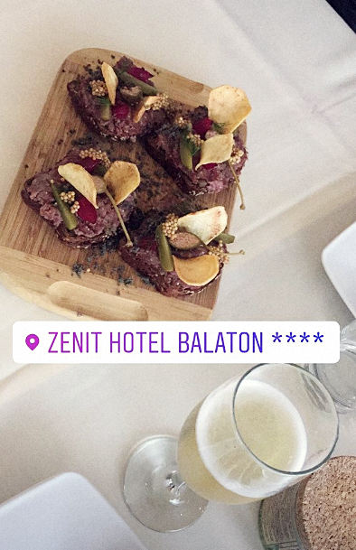 Ahogy említettem, a sajtóút egyfajta gasztro élménnyel és a Festetics-család múltjának megismerkedésével indult. A hotelben elfogyasztott könnyű ebéd után a keszthelyi kastélyban néztünk körül - ha valahol, akkor ott tapintható a történelem. Ahogy említettem, a sajtóút egyfajta gasztro élménnyel és a Festetics-család múltjának megismerkedésével indult. A hotelben elfogyasztott könnyű ebéd után a keszthelyi kastélyban néztünk körül - ha valahol, akkor ott tapintható a történelem.