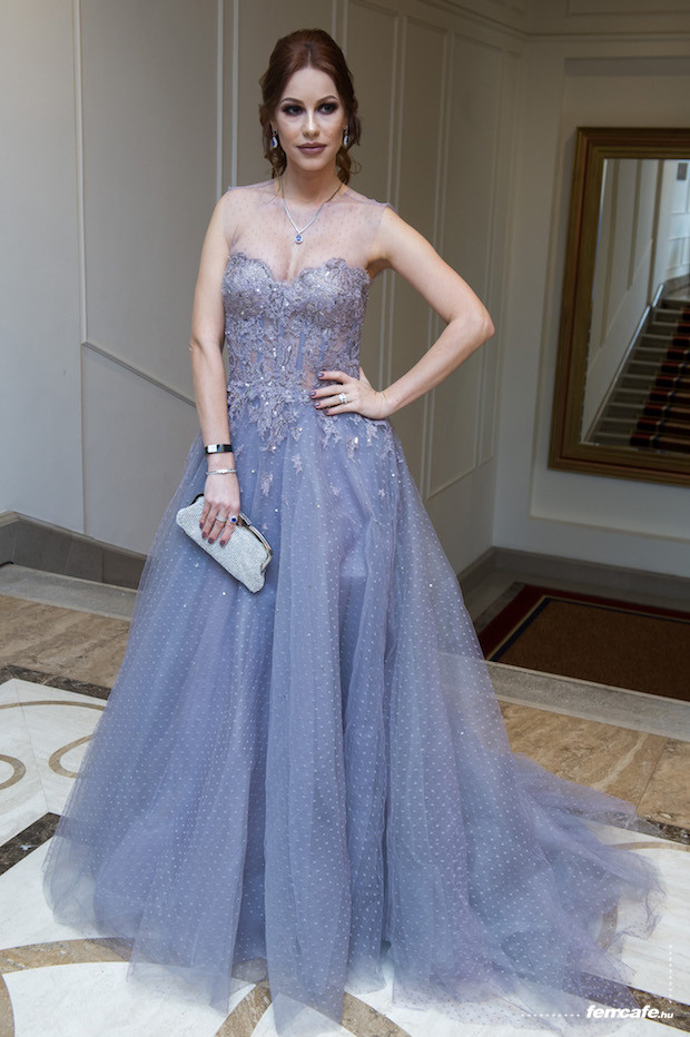 Nézd meg milyen ruhákban voltak a hírességek idén! Nézd meg milyen ruhákban voltak a hírességek idén!