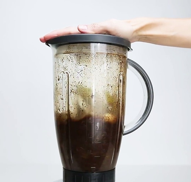 Összemixeled a hozzávalókat, és kész is van.