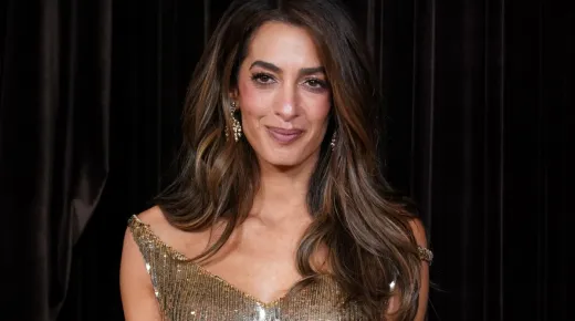 Amal Clooney volt az Albies-gála legszebbje: arany ruhájában fenséges királynőként ragyogott a vörös szőnyegen Amal Clooney volt az Albies-gála legszebbje: arany ruhájában fenséges királynőként ragyogott a vörös szőnyegen