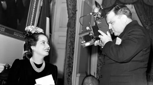 Ez a gyönyörű színésznő a 30-as években még a bőrét is kifehérítette, csakhogy befogadja Hollywood: Merle Oberon tragikus története Ez a gyönyörű színésznő a 30-as években még a bőrét is kifehérítette, csakhogy befogadja Hollywood: Merle Oberon tragikus története