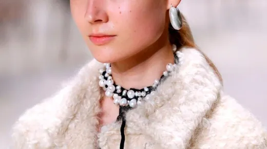 5 téli ékszertrend, amitől még a legegyszerűbb outfit is luxusnak hat