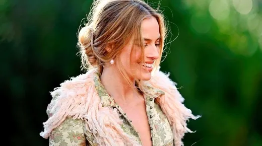 Visszatért a divatba a 90-es évek ikonikus frizurája: rövid hajból is könnyedén elkészíthető Visszatért a divatba a 90-es évek ikonikus frizurája: rövid hajból is könnyedén elkészíthető