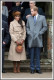 Meghan karácsonykor csatlakozott a királyi családhoz, ellátogattak Sandringhamba. A bézs kabát visszafogott és elegáns volt, de a legtöbb rajongó kiakadt Harry menyasszonyának kalapja miatt, amit mindenki egy bizonyos kis barna emojihoz hasonlított. Meghan karácsonykor csatlakozott a királyi családhoz, ellátogattak Sandringhamba. A bézs kabát visszafogott és elegáns volt, de a legtöbb rajongó kiakadt Harry menyasszonyának kalapja miatt, amit mindenki egy bizonyos kis barna emojihoz hasonlított.