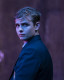 4. Alex Rider – Otto Farrant

Alex Rider egy angol tinédzser, aki az élet szinte minden területén remekel: sportban, harcban és tanulmányokban. Ez azonban a legkevésbé sem véletlen, hiszen nagybátyja Alex tudta nélkül kiskora óta képezte, hogy egy nap kém lehessen. A fiú még gyerekkorában lett árva, most azonban hirtelen nagybátyja is meghal, de gyászra nincs idő, hiszen azonnal a titkosügynökök között találja magát. Alexet bevetésre küldik egy magániskolába, ahol rájön, senki sem az, akinek látszik, és neki kell megmentenie a világot. Az Alex Rider sorozatban Anthony Horowitz kém-sorozata elevenedik meg a képernyőn, a főszereplő személyében (Otto Farrant) pedig egy jóképű, szerény, tehetséges és elképesztően bátor srácot kapunk, ami valljuk be, tuti recept a lányoknál.